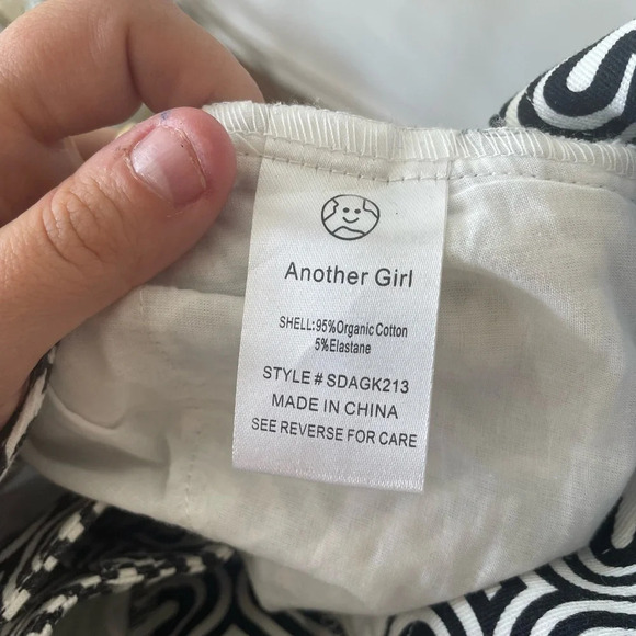 NWOT Another Girl|| Heart Printed straight leg jeansSize 4. Sold on Free people - Picture 6 of 7